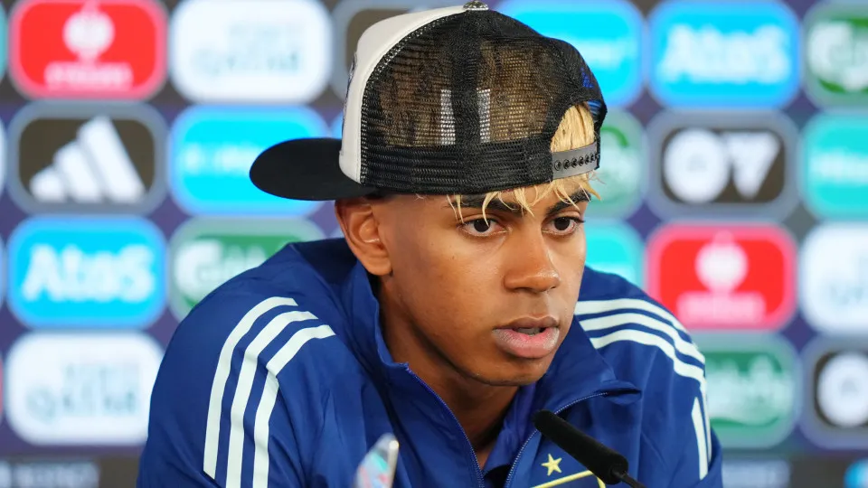 Ex-Milan destrói Lamine Yamal: "Que se f*** a sua mãe"