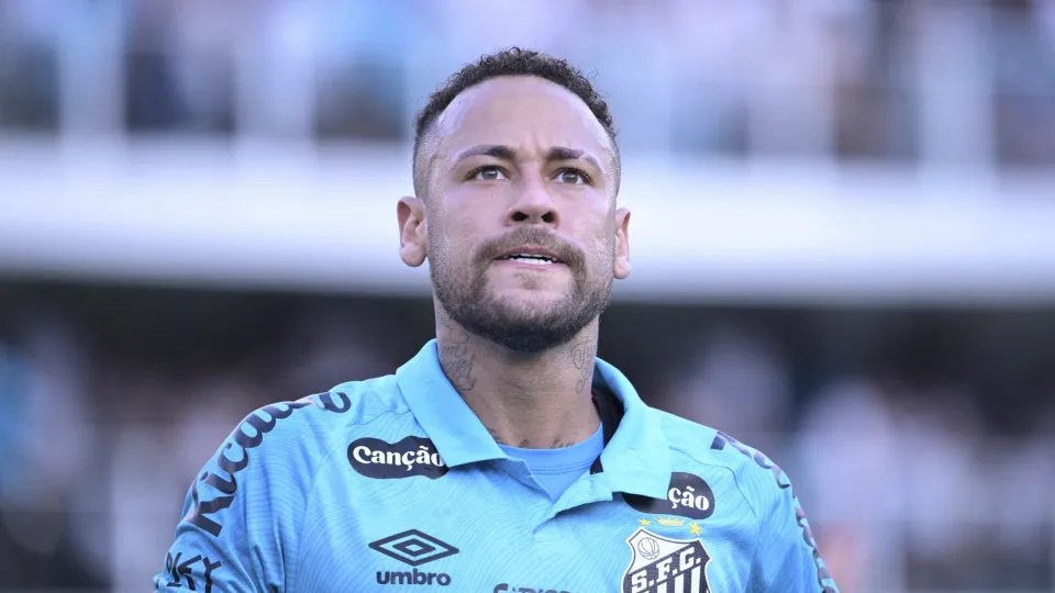 Neymar dá bronca e abdica de folga para 'chacoalhar' elenco do Santos